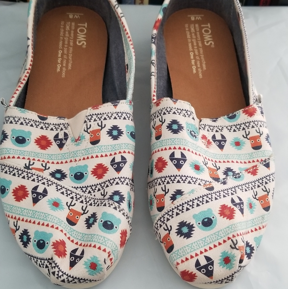 Tom's Woodland creature slip ons size 8 never worn
